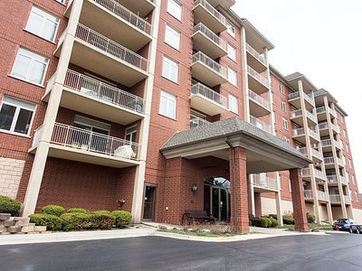 8440 Callie Ave #C-302, Morton Grove, IL, 60053