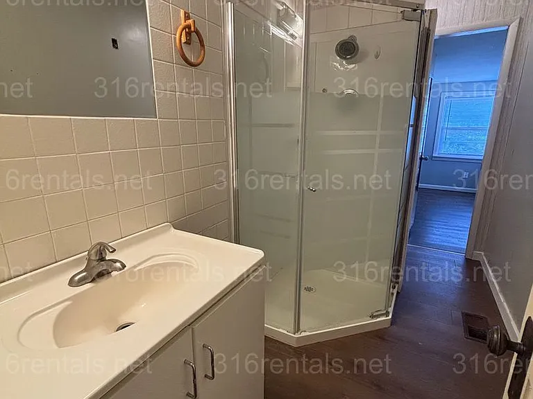 511 W Locust Ave — Photo 11