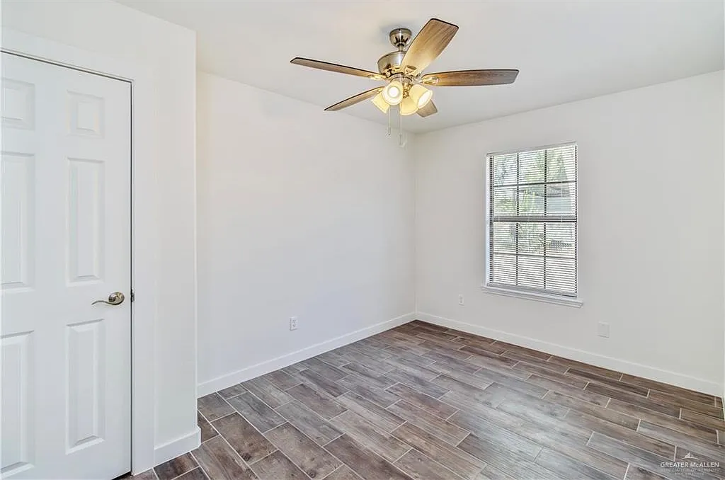 2 bed, 1.0 bath, 2620 sqft, $875 — Photo 4