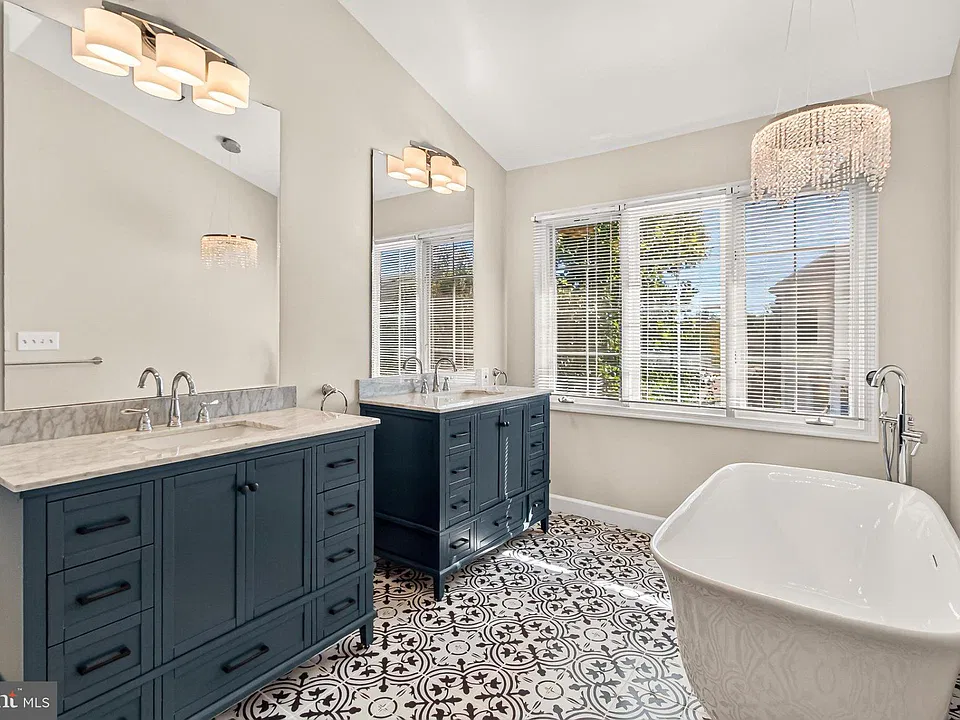 6251 Harbin Dr
