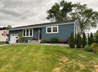 9 Huntsman Ln, Commack, NY 11725