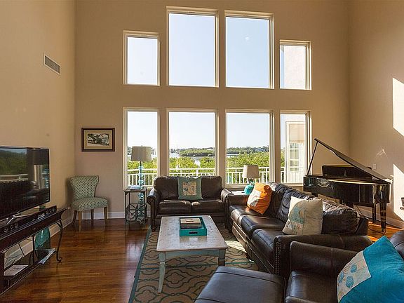 3rd image of 124 Sanctuary Dr