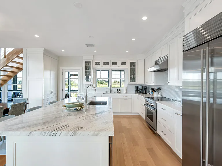 125 Dune Rd — Photo 17