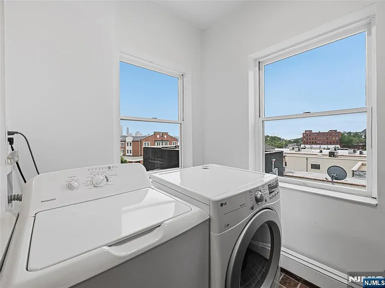 1-2 Hilliard Ave #6 — Photo 5