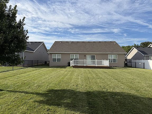 4th image of 665 Pearl Ct