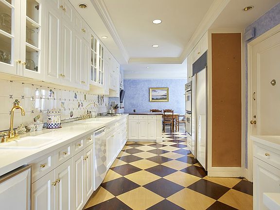 4th image of 520 E 86th St #15A
