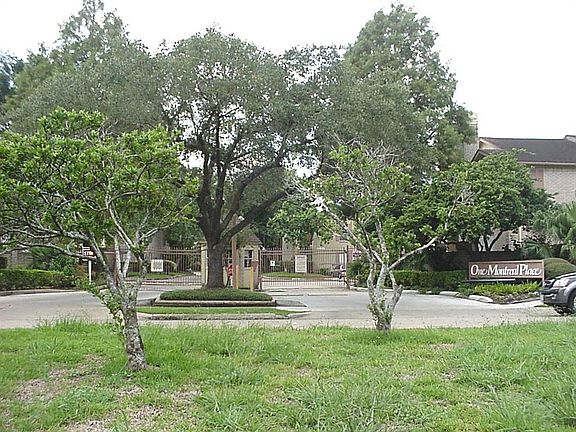 2nd image of 2120 El Paseo St APT 2303