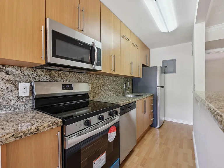 1125 NE 16th Pl #205 — Photo 18
