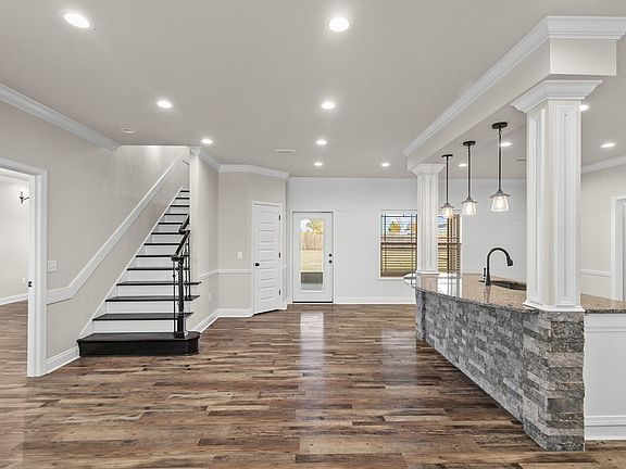 5th image of 125 Tanglewood Dr
