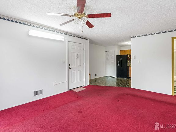 5th image of 32 Canterbury Ct