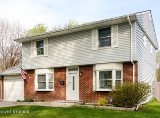 1024 Woodland Dr, Wheeling, IL