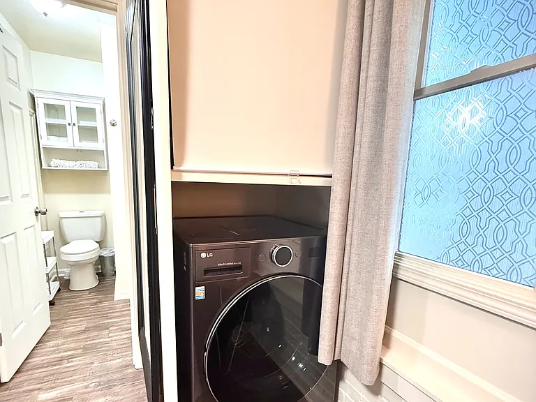 547 Watson St — Photo 7