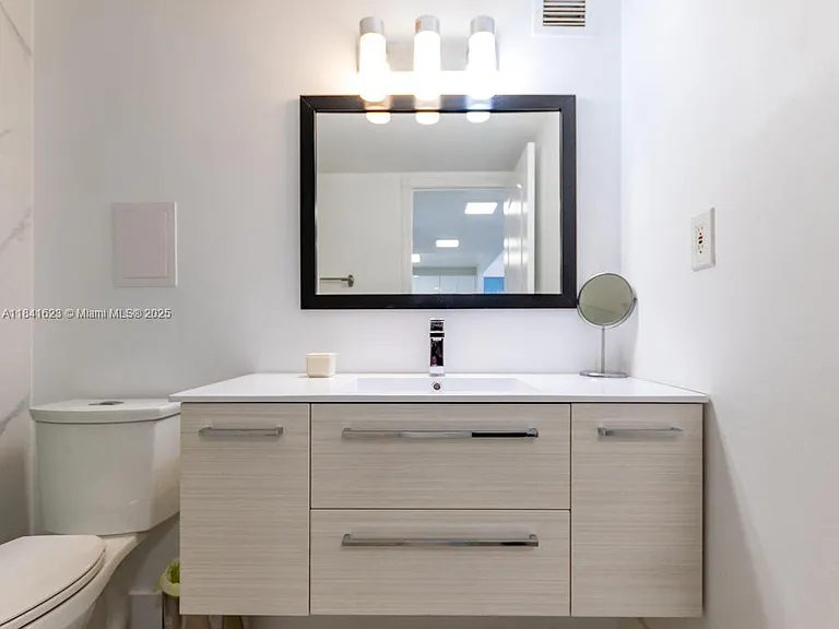 2301 Collins Ave #625 — Photo 15