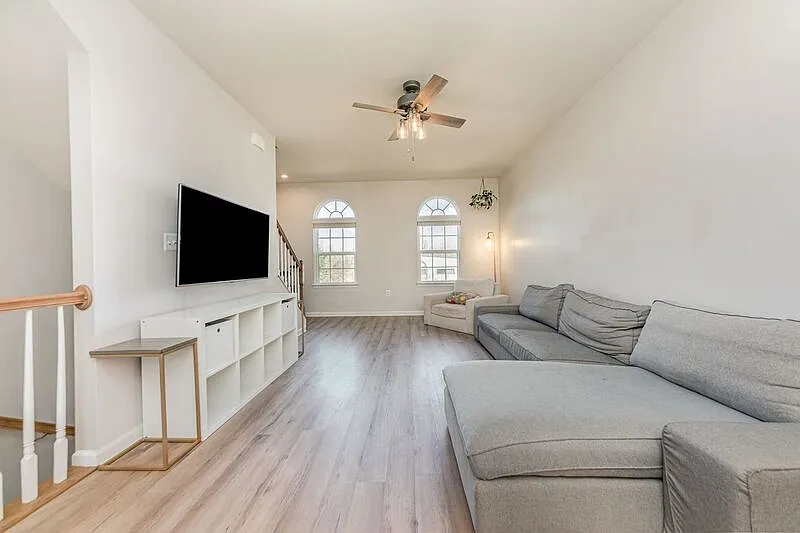 3 bed, 4.5 bath, 1935 sqft, $2,650 — Photo 4