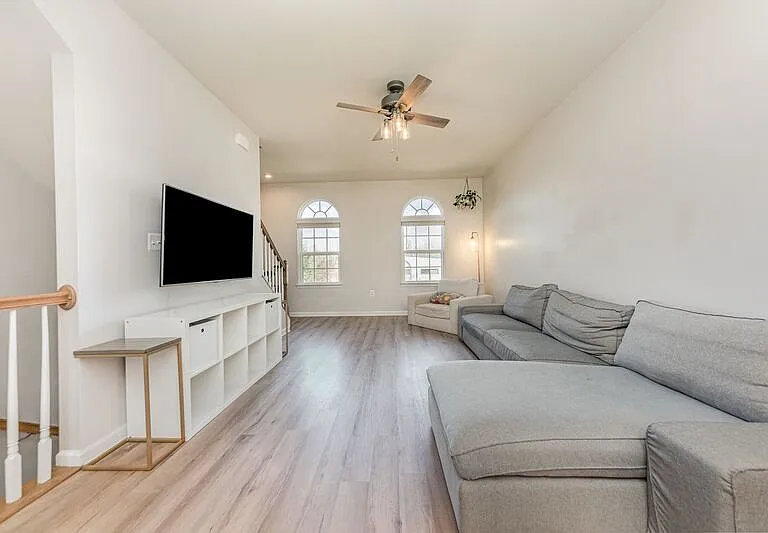 1208 Alum Spring Rd — Photo 4