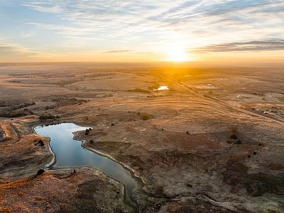 3rd image of 4000 E 110th Rd