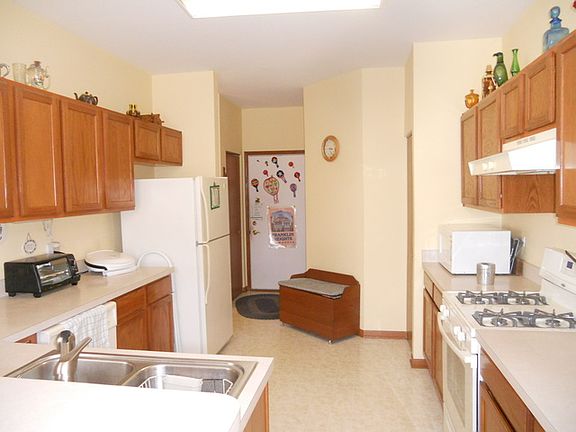 4th image of 21026 W Braxton Ln