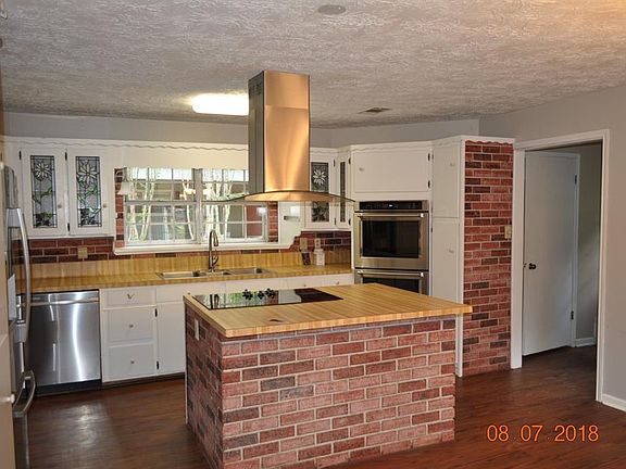 3rd image of 5752 Woodland Lakes Dr