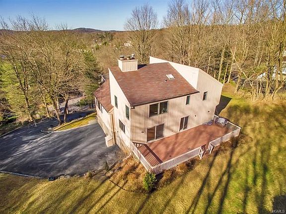 3rd image of 182 Deerfield Ln N