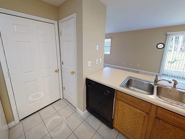 1404 N Garfield St #B — Photo 5