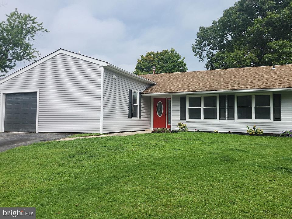 1st image of 48 Pershing Ln