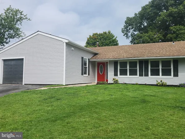 48 Pershing Ln, Sicklerville, NJ 08081