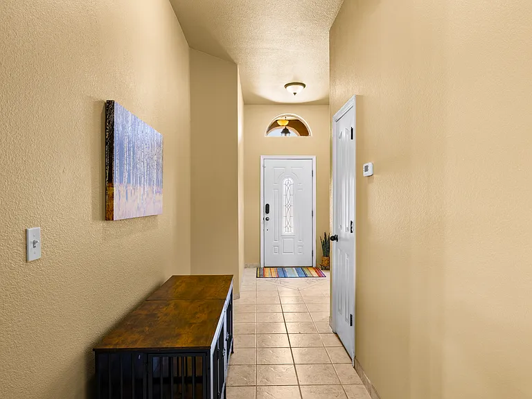 1303 Fountain Loop — Photo 2