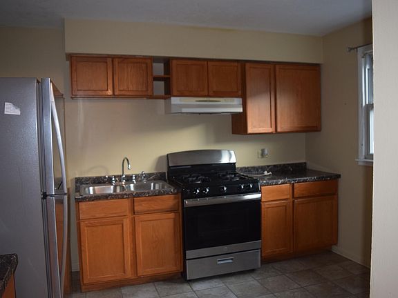 5th image of 2060 W Chase Ave APT 4C