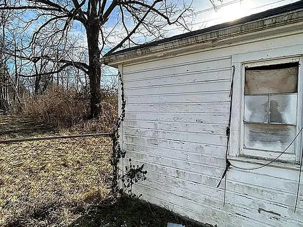 21449 Lyndon St, Detroit, MI 48223
