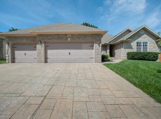 1421 S Casa Grande Ave, Springfield, MO 65802