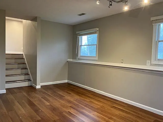 451 Robinhood Dr — Photo 11