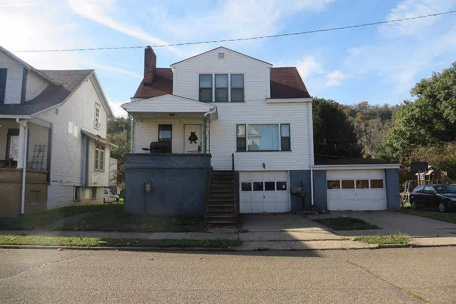 437 N Erie St photo 1