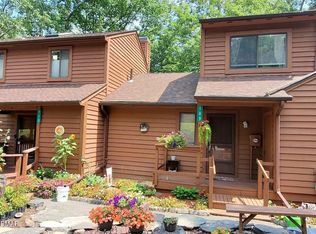 109 Woods Ln, Bushkill, PA 18324