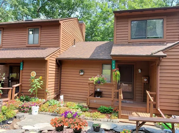 109 Woods Ln, Bushkill, PA 18324