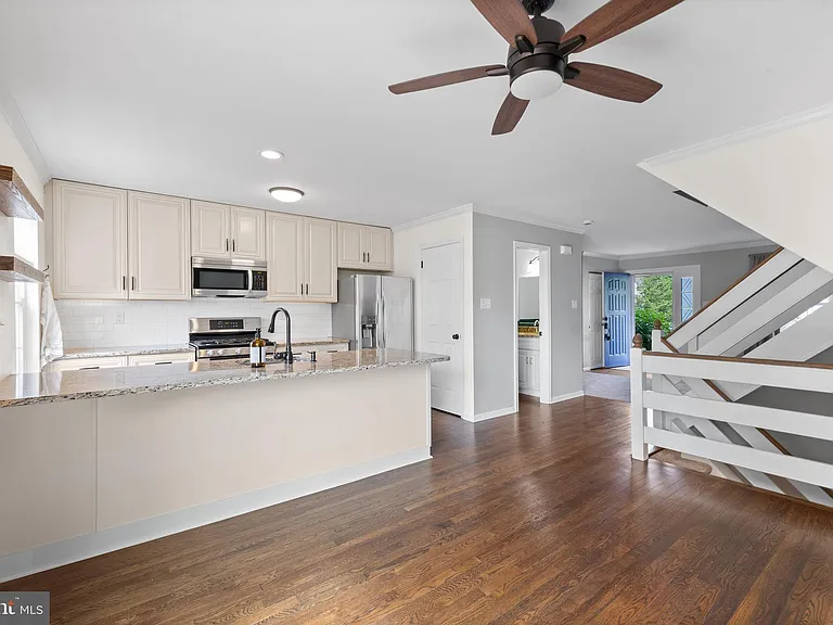 328 Countryside Ct — Photo 9