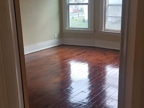 4th image of 2316 Midland Ave