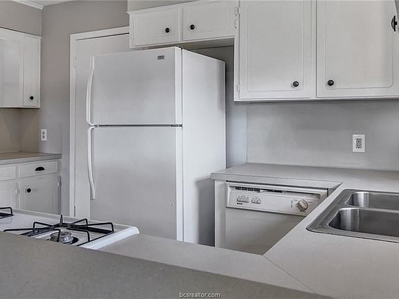 5th image of 1434 Magnolia Dr