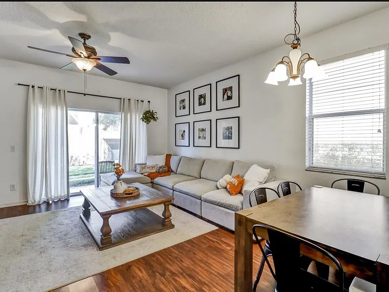2761 Retreat View Cir — Photo 34