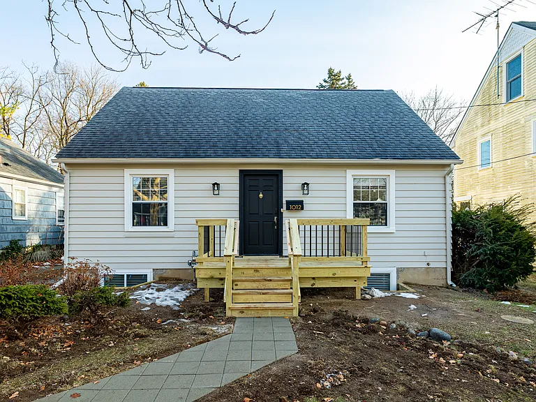 1012 Miner St — Photo 1
