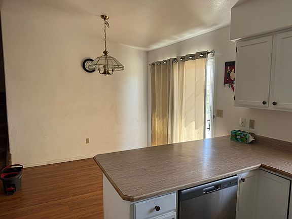 3rd image of 648 S Hahns Peak Ave
