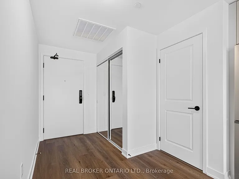 2075 Lakeshore Rd #1411 — Photo 2