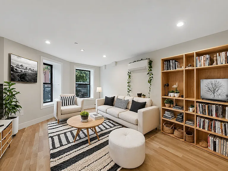 586 Quincy St #HOME — Photo 31