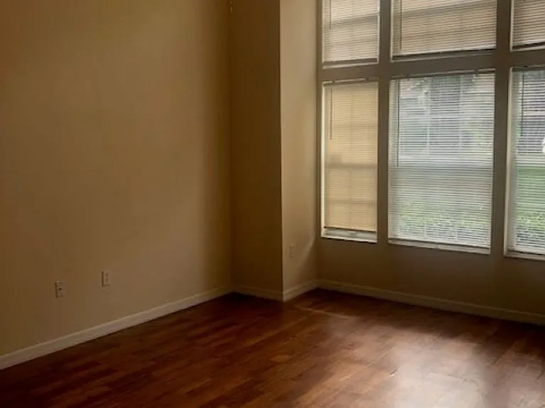 1406 NW 100th Ter — Photo 8