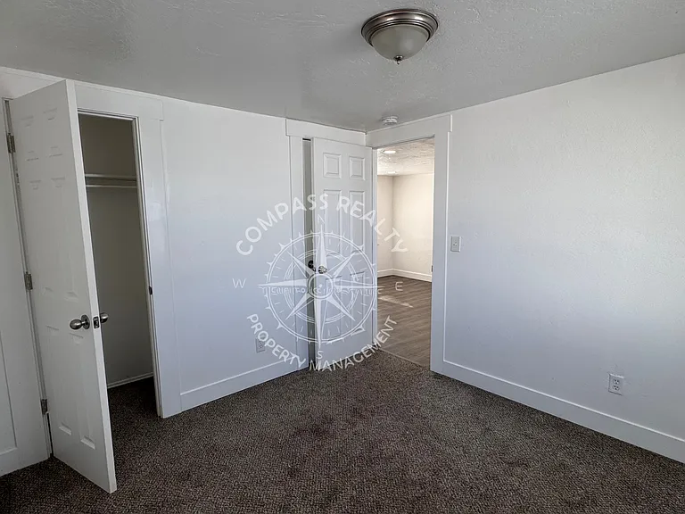 245 E Marvista Ln — Photo 9