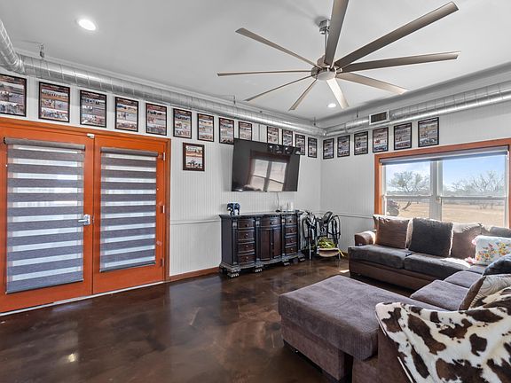 4th image of 225 Hornet Rd