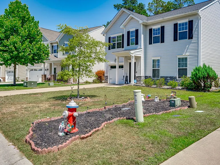 330 Gracemount Ln — Photo 4