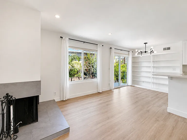 1326 Wellesley Ave — Photo 9