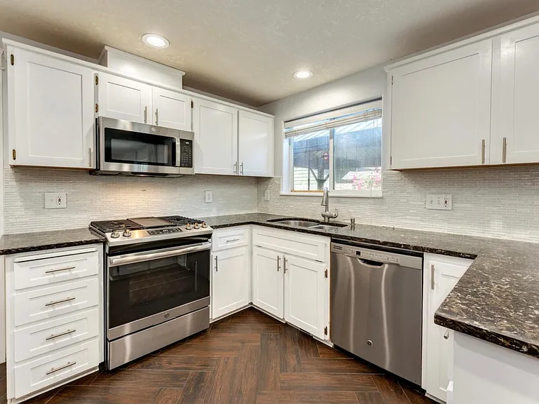 7722 N Montana Ave — Photo 9