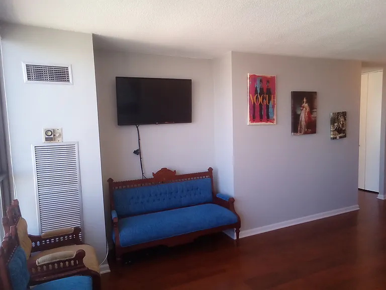 405 N Wabash Ave — Photo 7