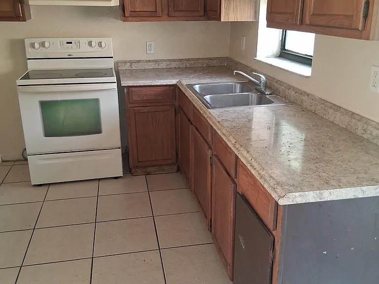 2901 Avenue D — Photo 5